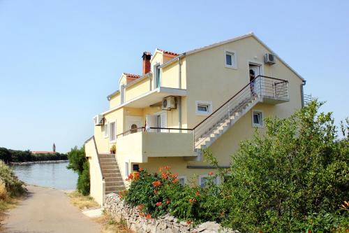 Fotografie z fotogalerie ubytování Family friendly seaside apartments Kraj, Pasman - 699 v destinaci Tkon