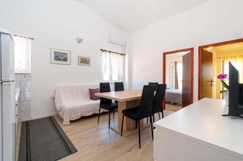 Χώρος καθιστικού στο Apartments by the sea Pasman - 694