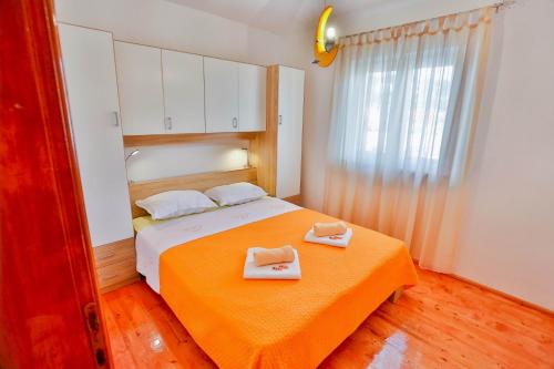 a bedroom with a bed with two towels on a table at Apartments with a parking space Sutivan, Brac - 752 in Sutivan