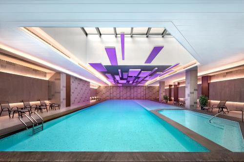 a swimming pool in a hotel with a ceiling at Harbour Plaza Metropolitan Shanghai in Shanghai