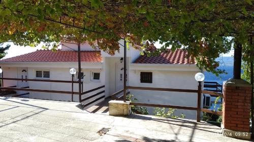 Fotografia z galérie ubytovania Apartments by the sea Marusici, Omis - 1040 v Mimiciach