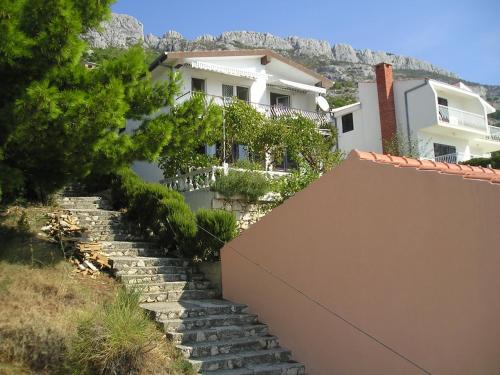 Apartments with parking space Pisak, Omis - 1009