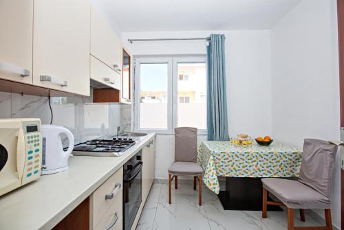 Kuchyň nebo kuchyňský kout v ubytování Apartments with a parking space Biograd na Moru, Biograd - 863