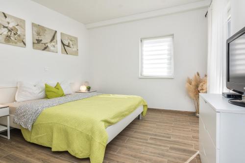 Posteľ alebo postele v izbe v ubytovaní Family friendly house with a swimming pool Vir - Torovi - Vir - Pedinka, Vir - 18732