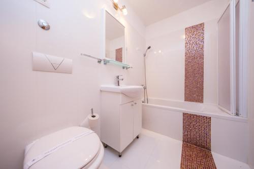 Family-friendly apartments with swimming pool Mavarstica, Ciovo - 18744