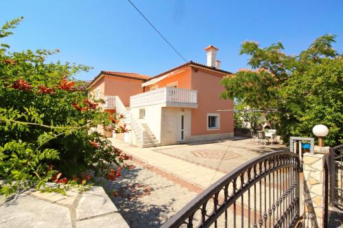 Apartments with parking space Silo, Krk - 18751