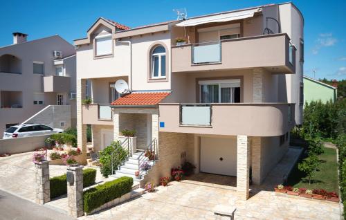 Apartments with parking spaces Zadar - 18809