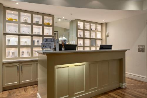 a hair salon with a counter and a mirror at Lilianfels Blue Mountains Resort & Spa in Katoomba