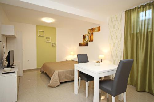 Apartments with swimming pool Baska, Krk - 18785