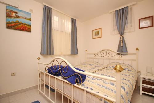 Apartments with parking space Baska, Krk - 18789