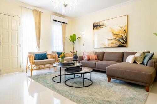 a living room with a couch and a table at Villa Siji Plemburan in Kejayan