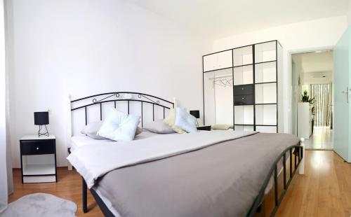 Postel nebo postele na pokoji v ubytování Apartments with parking space Bibinje, Zadar - 18843