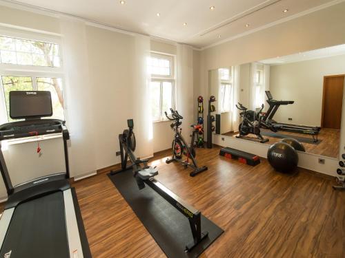 Das Fitnesscenter und/oder die Fitnesseinrichtungen in der Unterkunft Hotel Oranien Wiesbaden