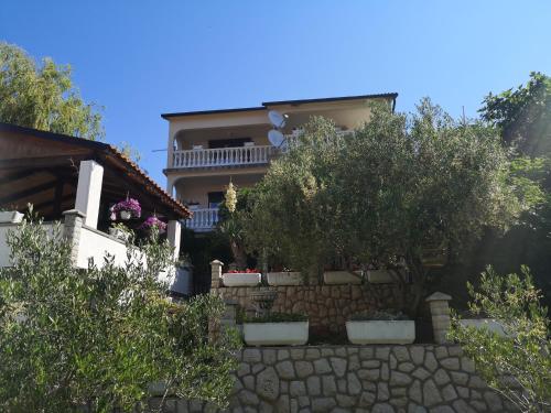 Apartments with parking space Lopar, Rab - 18896