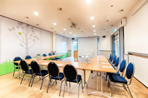 a conference room with a long table and chairs at Select Hotel A1 Bremen-Stuhr in Stuhr