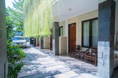 a street in front of a house at RedDoorz Plus Syariah @ Jalan Dokter Wahidin Bojonegoro in Bojonegoro