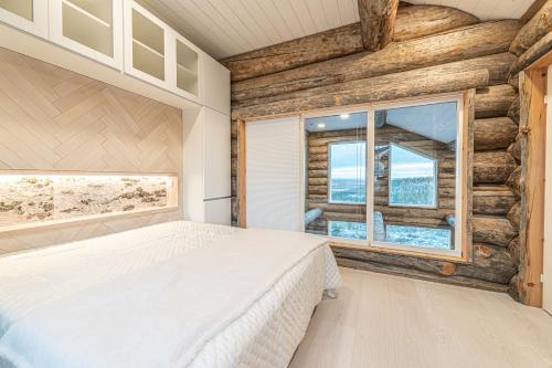 a bedroom with a bed and a window at Fort Aurora in Levi