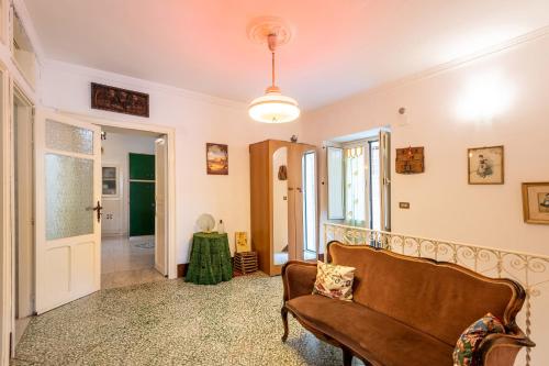 a living room with a couch and a table at Il Baglio Antico in Prizzi