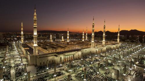 a night view of a mosque with its minaret at InterContinental Dar Al Hijra Madinah, an IHG Hotel in Al Madinah