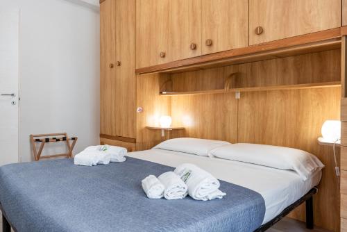 A bed or beds in a room at NEW APT! 1km from Central Station 'La Spezia'