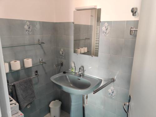 Bilik mandi di Gîte du moulin de Vandon