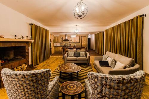 Ruang duduk di The Landing Nanyuki Country Homes