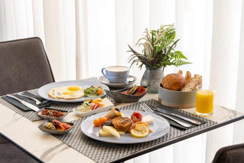 Makanan di atau berdekatan hotel