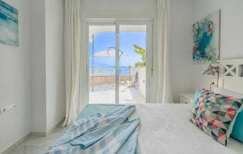 Ένα ή περισσότερα κρεβάτια σε δωμάτιο στο Coral Paradise Apartment with Swimming Pool