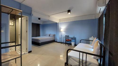 Ένα ή περισσότερα κρεβάτια σε δωμάτιο στο HOUSEMODE - BAANYAI @ Wongwian Yai
