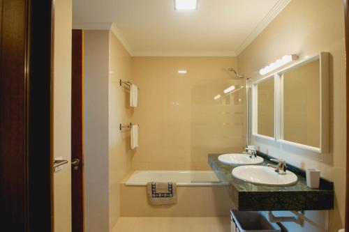 Stylish 6 Bedroom Villa Princesa - Heated Pool - Near Beach & Waterparks