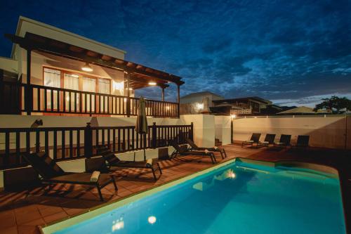 Stylish 6 Bedroom Villa Princesa - Heated Pool - Near Beach & Waterparks