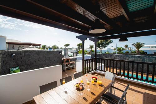 Stylish 6 Bedroom Villa Princesa - Heated Pool - Near Beach & Waterparks