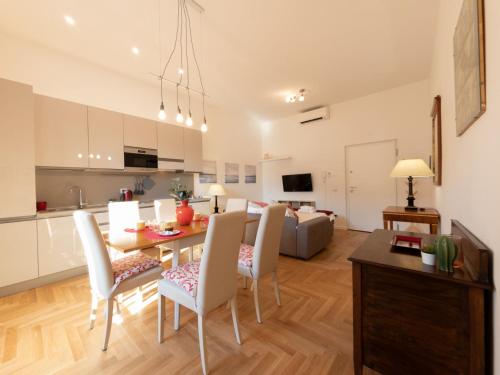 The Best Rent - Bright apartment near Isola Tiberina