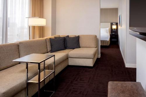 a living room with a couch in a hotel room at Hyatt Regency New Orleans in New Orleans