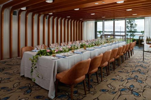 Un restaurante u otro lugar para comer en Rydges Hotel Port Macquarie