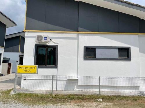Το κτήριο όπου στεγάζεται  η παραθεριστική κατοικία