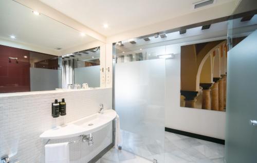 a bathroom with a sink and a shower at Hotel Palacio Marqu&eacute;s de Ariz&oacute;n in Sanl&uacute;car de Barrameda