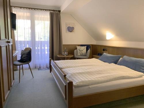Postel nebo postele na pokoji v ubytování Landhotel Untere Kapfenhardter Mühle