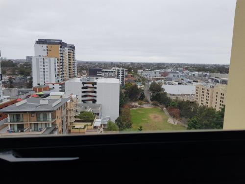 Pemandangan umum bagi Sydney atau pemandangan bandar yang diambil dari apartmen