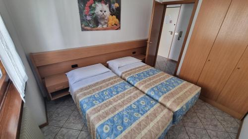 Ένα ή περισσότερα κρεβάτια σε δωμάτιο στο Appartamenti per Vacanze "Villa Elvi"