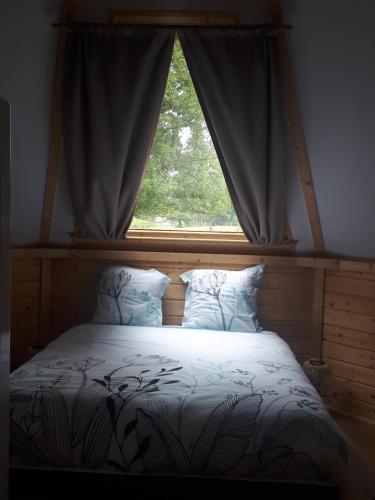 מיטה או מיטות בחדר ב-Gite insolite kota finlandais