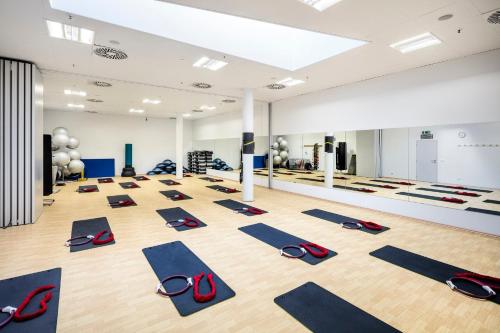 Fitness centrum a/nebo fitness zařízení v ubytování Aquapalace Hotel Prague