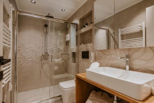 Et badeværelse på Palazzino Veneziano Luxury Apartment