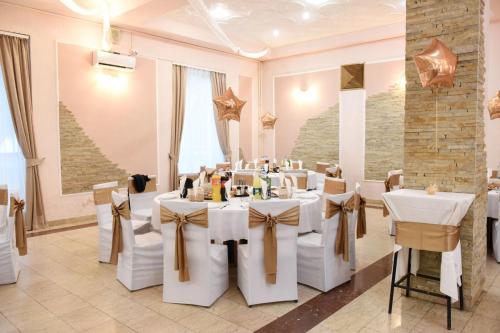 Restaurace v ubytování Hotel Biser Panonija