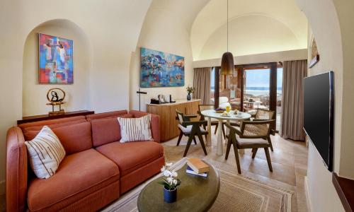 TV a/nebo společenská místnost v ubytování Movenpick Resort El Quseir