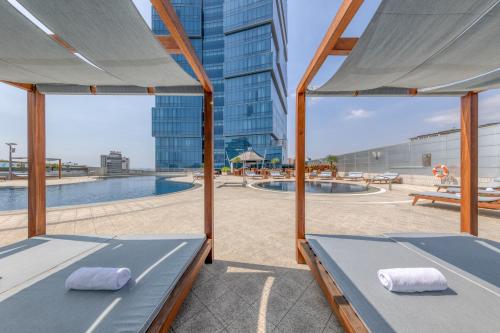 Der Swimmingpool an oder in der Nähe von InterContinental Luanda Miramar by IHG