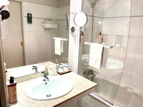 Bilik mandi di Mercure Castres L'Occitan