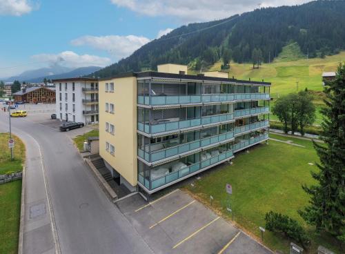 an apartment building in the middle of a street at Joe's Apartment am Bolgen in Davos