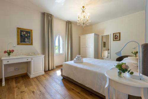 Un pat sau paturi într-o cameră la Ninfeo dell' Arancera