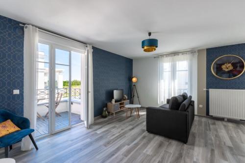 a living room with a couch and a chair at Happy Guest House in Serris